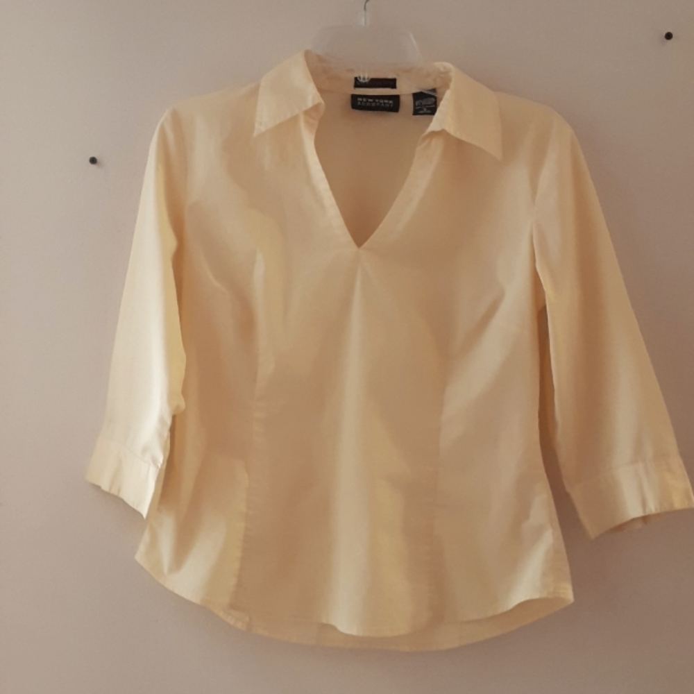 Pullover yellow blouse
